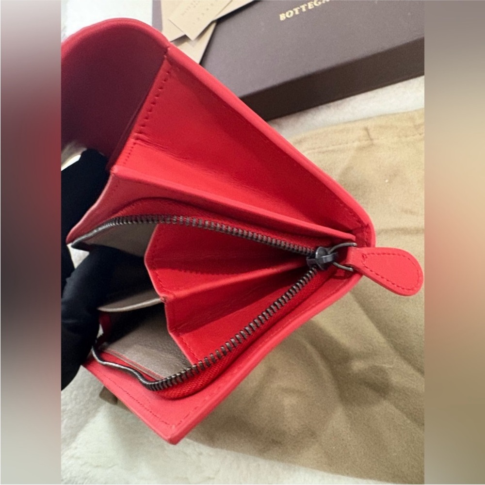 Bottega Veneta Red Intrecciato Leather  Wallet Authentic - Picture 15 of 16